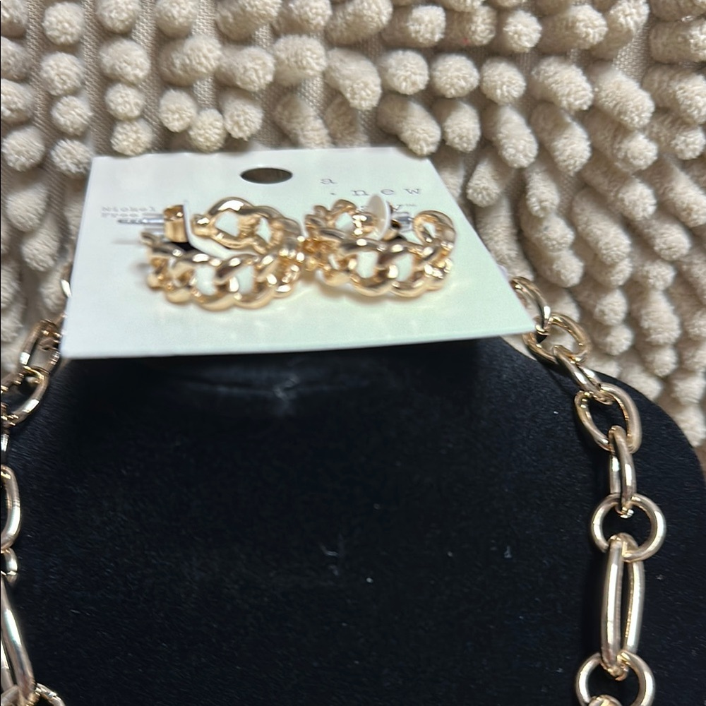 A New Day chunky Gold set ! - Picture 3 of 4